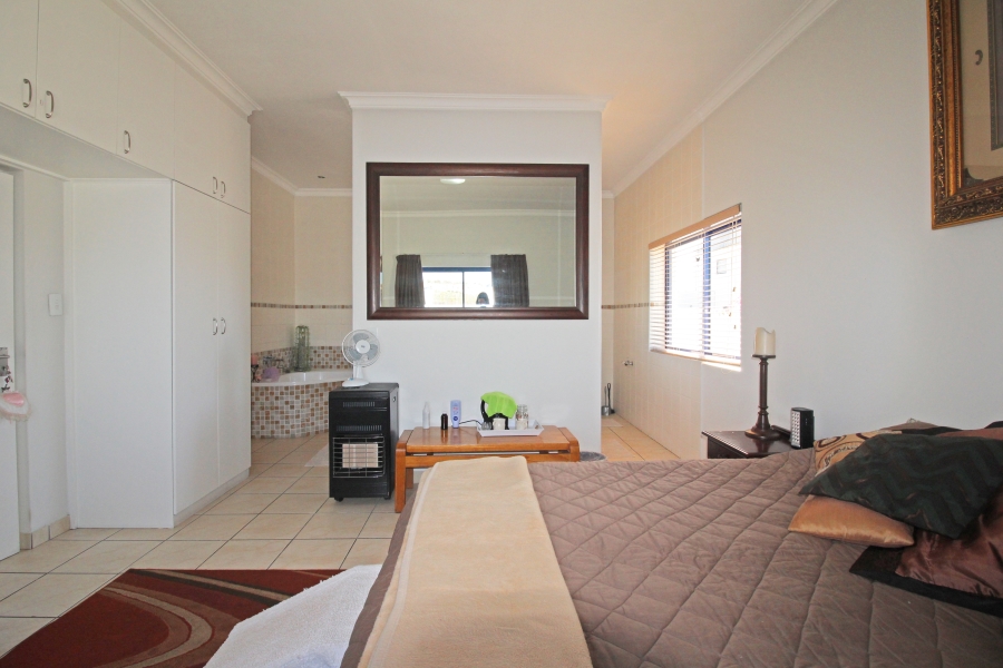 4 Bedroom Property for Sale in Blue Lagoon Western Cape